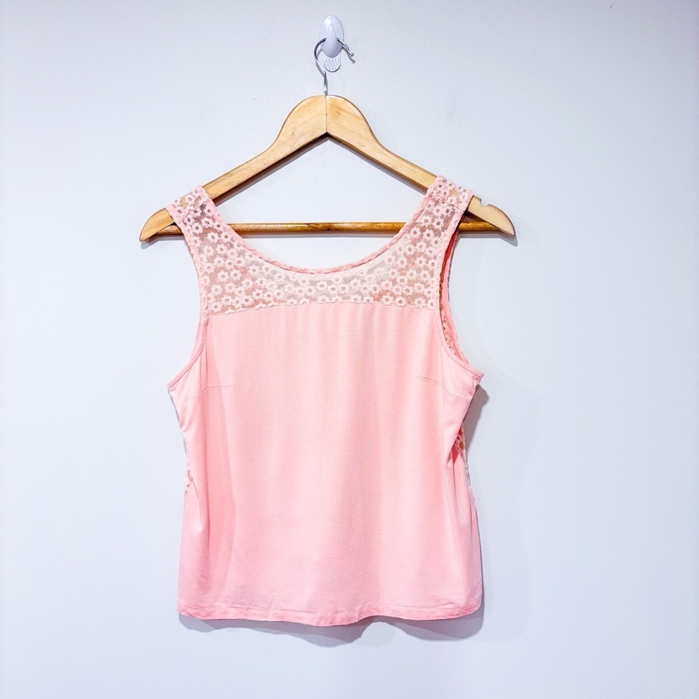 SMART SET Light pink tank top with lace floral back